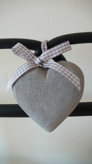 Twin bedroom heart detail
