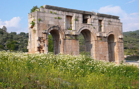 Roman arches at Parara archaeological site